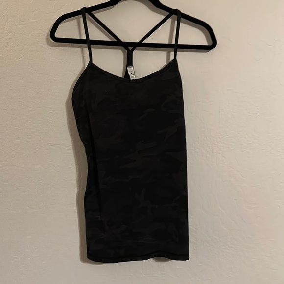 Lululemon fitness top - Picture 1 of 8